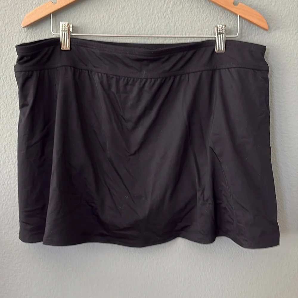 Black swim skirt with swim bottom attached, women’s 18W, Lands’ End, EUC